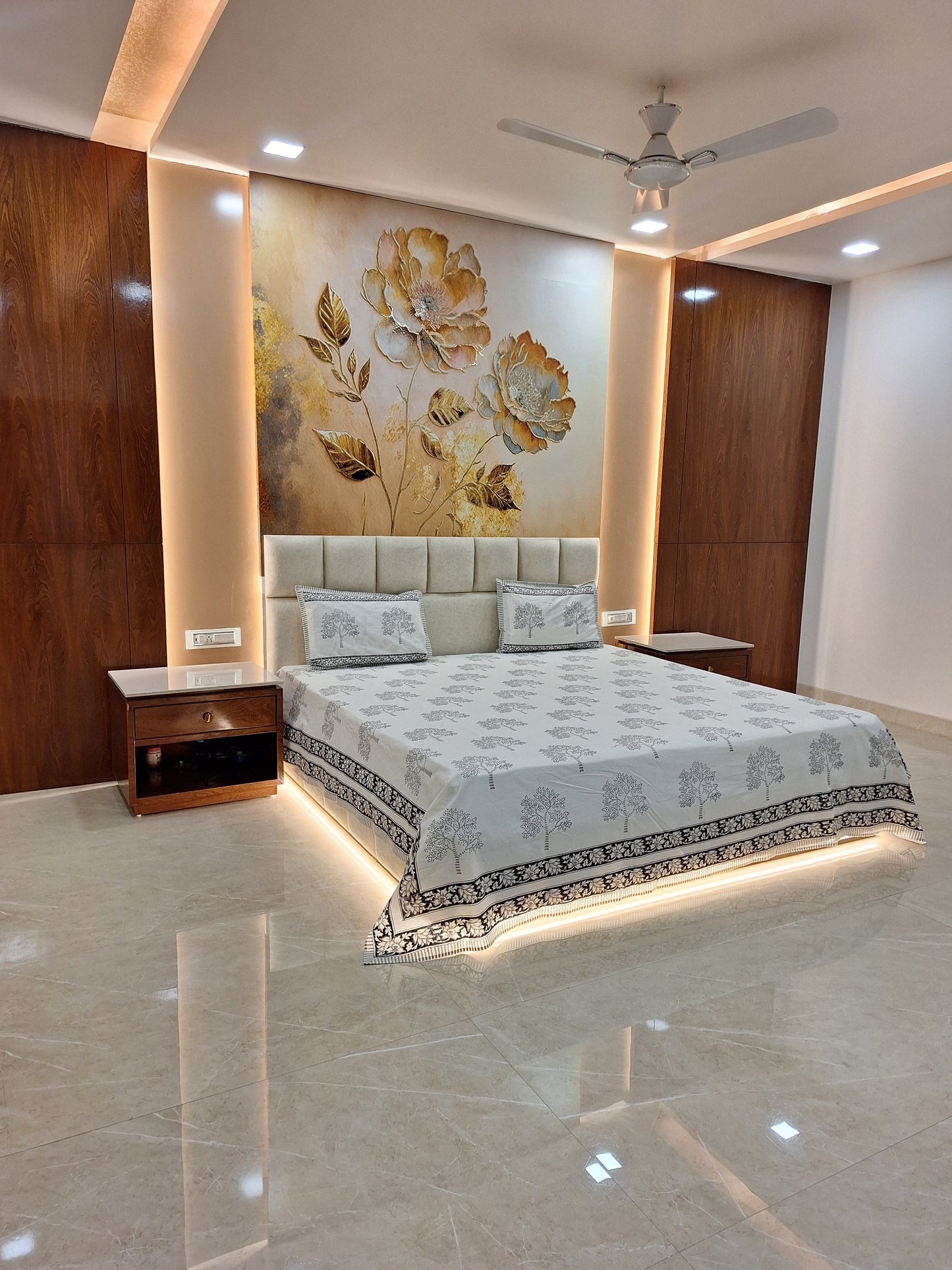 Cotton hand block printed king size bedsheet ( 100 x 108 inches) - Grey Tree