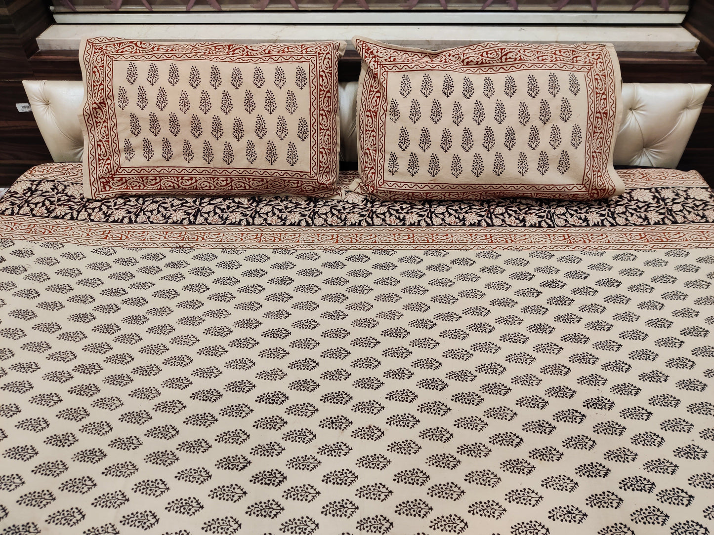 Cotton hand block printed king size bedsheet with pillow covers ( 100 x 108 inches) - Bagru Print